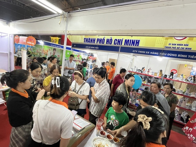 TP HCM tổ chức Hội chợ Xúc tiến tiêu dùng tại Công viên Văn hóa Đầm Sen- Ảnh 2.